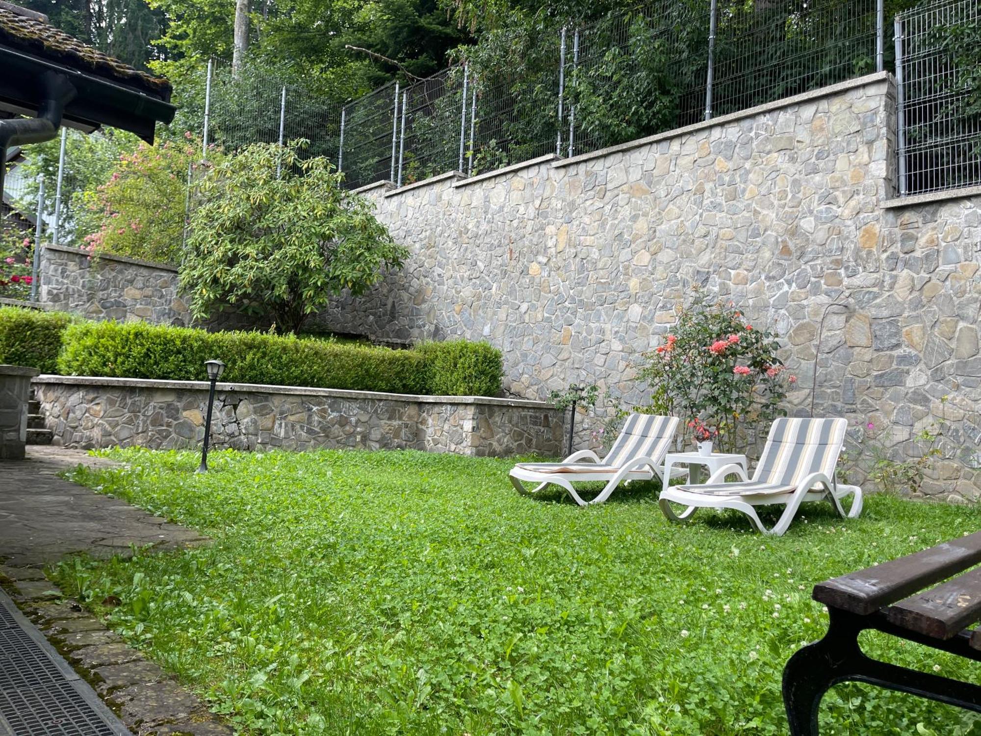ホテル Vila Terase シナヤ エクステリア 写真