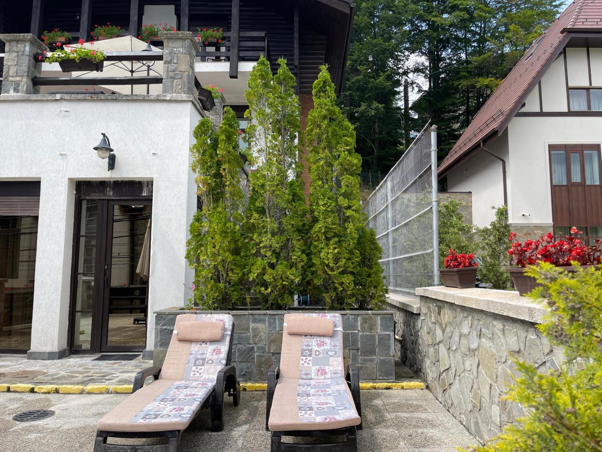ホテル Vila Terase シナヤ エクステリア 写真